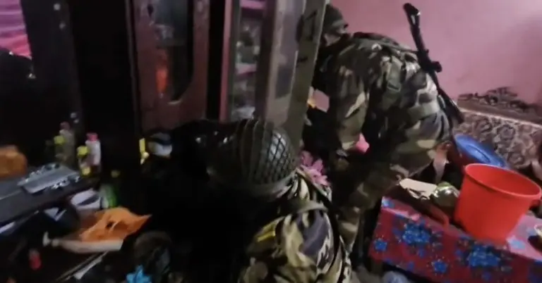 সেনাবাহিনী তল্লাশি চাল্লাচ্ছে